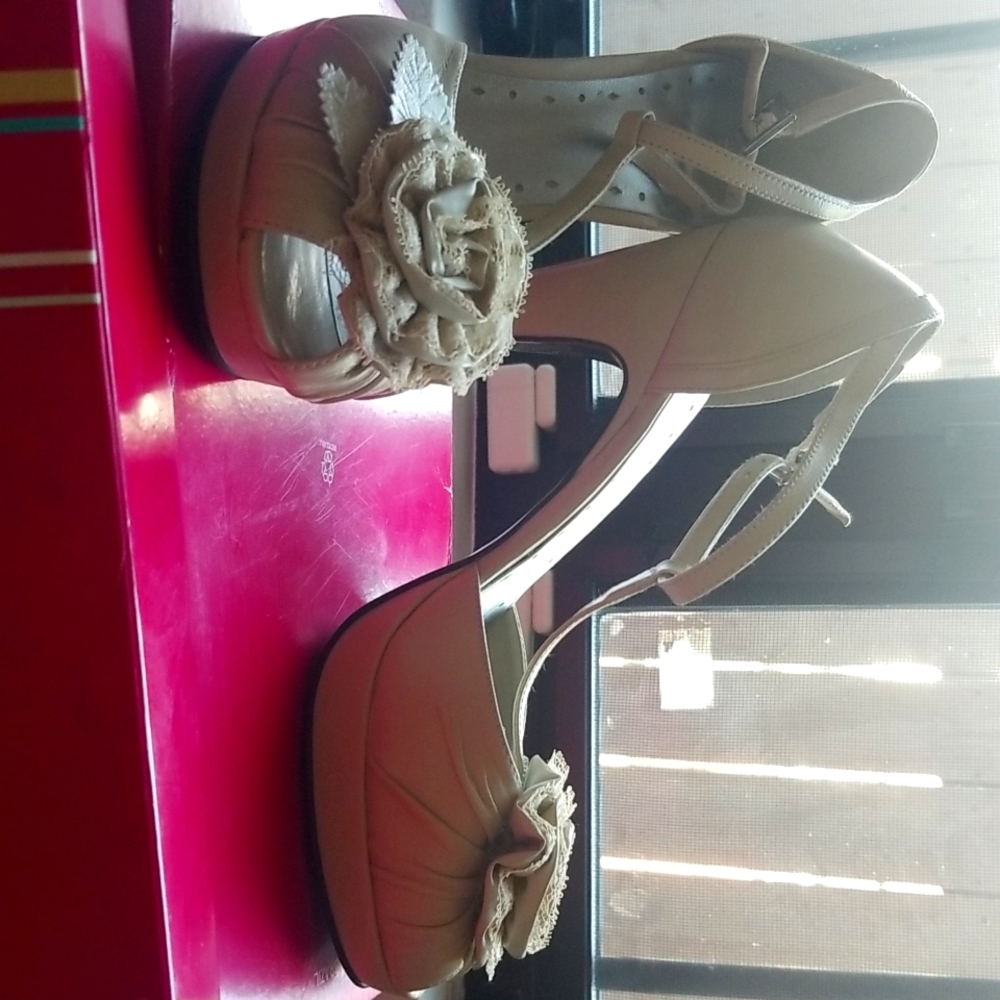 Bcbg platform 6m. Wheat color
